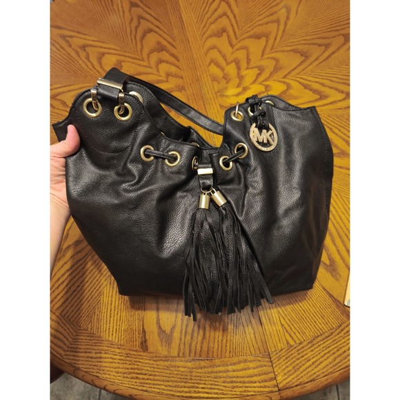 MICHAEL Michael Kors Women BLACK Leather Bucket Bag One Size - Picture 5 of 9
